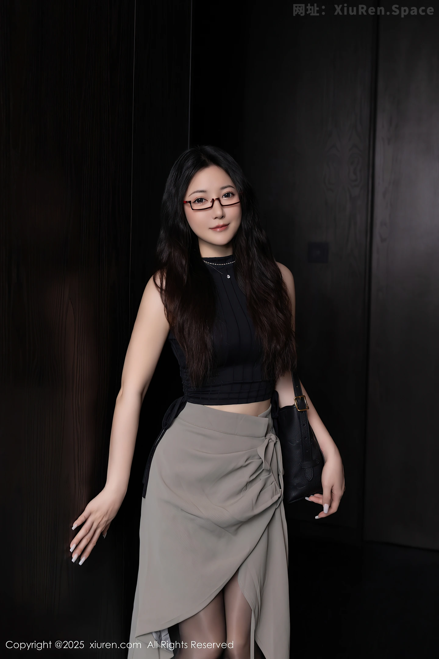 图片[2]-[XiuRen秀人网] VOL.10231 模特鱼子酱Fish私房性感紫色内衣配黑丝吊袜秀完美身材诱惑写真80P-秀人网官方网站